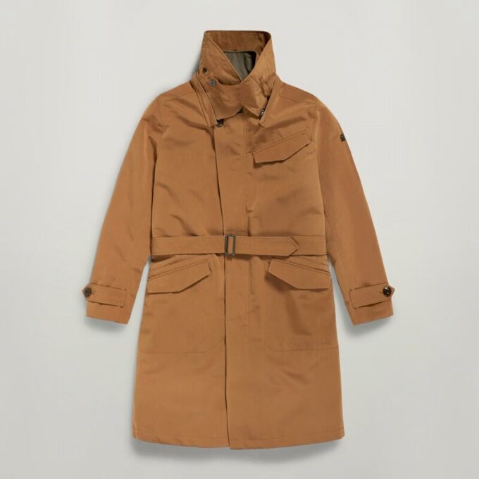 Bältad trench