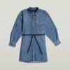 Klänning med bälte och överdimensionerad denim Klänning med bälte och överdimensionerad denim