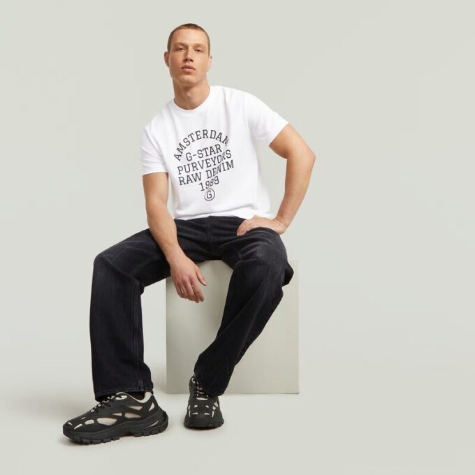 Leverantörer Graphic T-shirt Leverantörer Graphic T-shirt