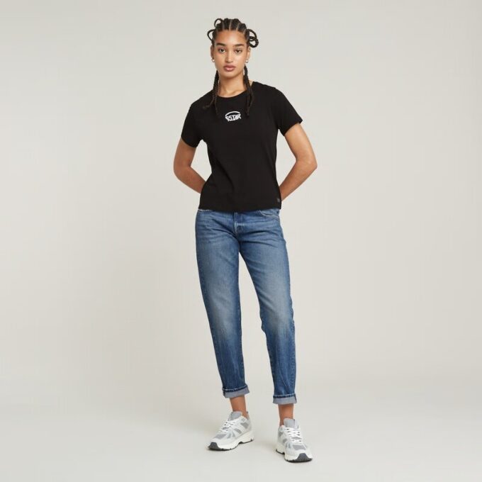 Liten topp med logotyp i mitten Liten topp med logotyp i mitten
