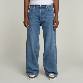 Långa, lösa jeans med fickor