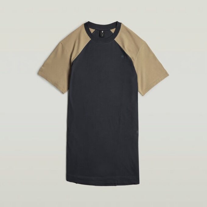 Lös T-shirtklänning med sadelärm Lös T-shirtklänning med sadelärm