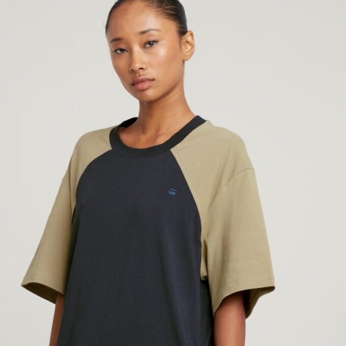 Lös T-shirtklänning med sadelärm Lös T-shirtklänning med sadelärm
