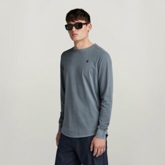 Målad plaggfärgad t-shirt med grafiska fransar