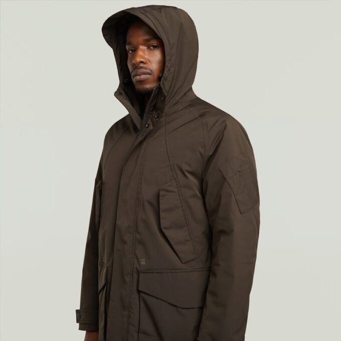 Parkas med flera fickor och vadderad jacka Parkas med flera fickor och vadderad jacka