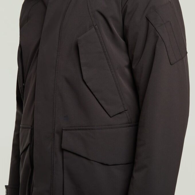 Parkas med flera fickor och vadderad jacka Parkas med flera fickor och vadderad jacka