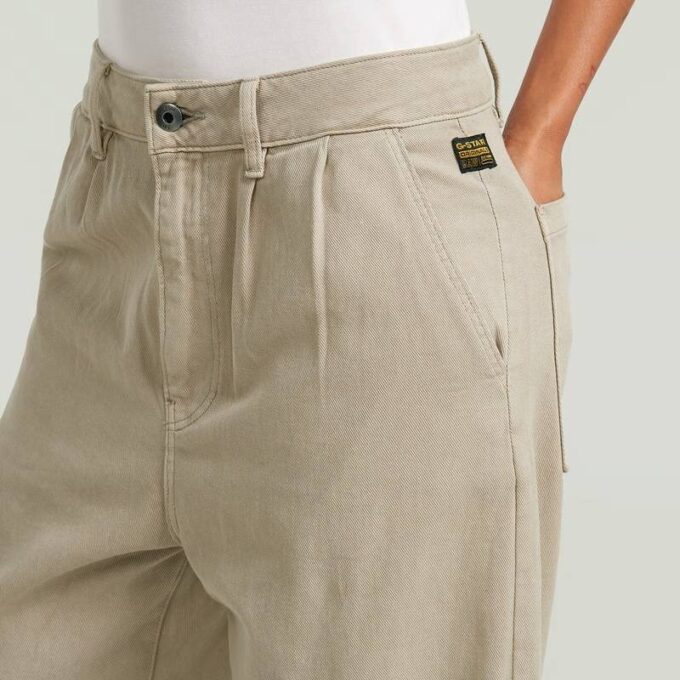 Plisserad avsmalnande chino