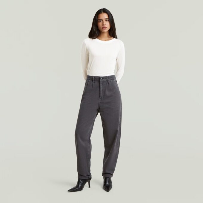 Plisserad avsmalnande chino