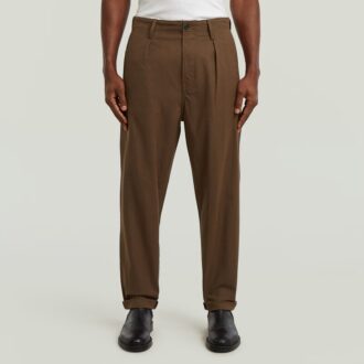 Plisserad chino med avsmalnande passform