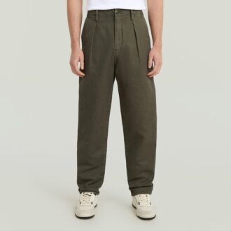 Plisserad chino med avsmalnande passform