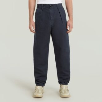 Plisserad chino med avsmalnande passform