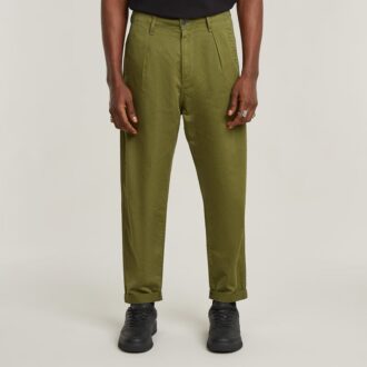 Plisserad chino med avsmalnande passform