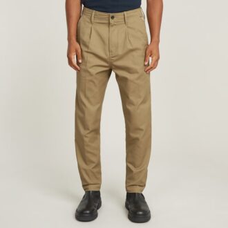 Plisserad chino med avsmalnande passform