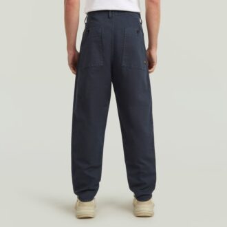 Plisserad chino med avsmalnande passform