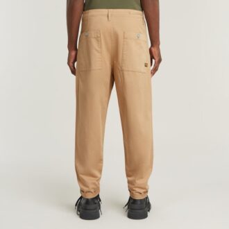 Plisserad chino med avsmalnande passform