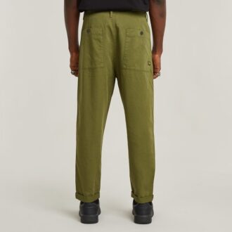 Plisserad chino med avsmalnande passform