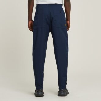 Plisserad chino med avsmalnande passform