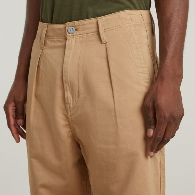 Plisserad chino med avsmalnande passform Plisserad chino med avsmalnande passform
