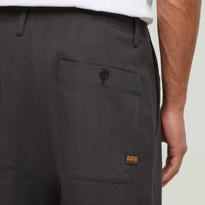 Plisserad chino med avsmalnande passform Plisserad chino med avsmalnande passform