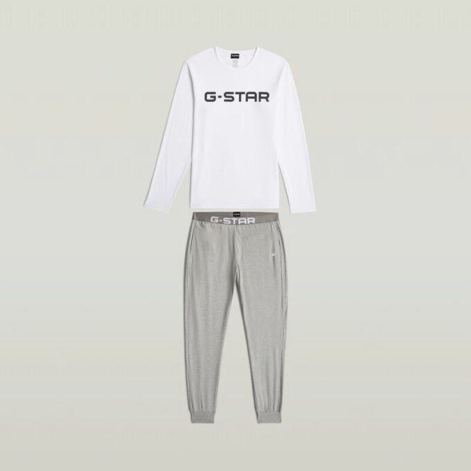 Pyjamasset med t-shirt och byxor Pyjamasset med t-shirt och byxor