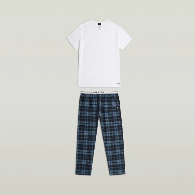 Pyjamasset med t-shirt och byxor Pyjamasset med t-shirt och byxor