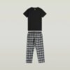 Pyjamasset med t-shirt och byxor Pyjamasset med t-shirt och byxor