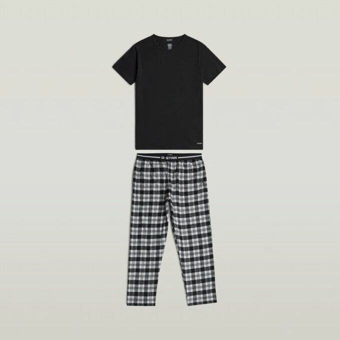 Pyjamasset med t-shirt och byxor Pyjamasset med t-shirt och byxor