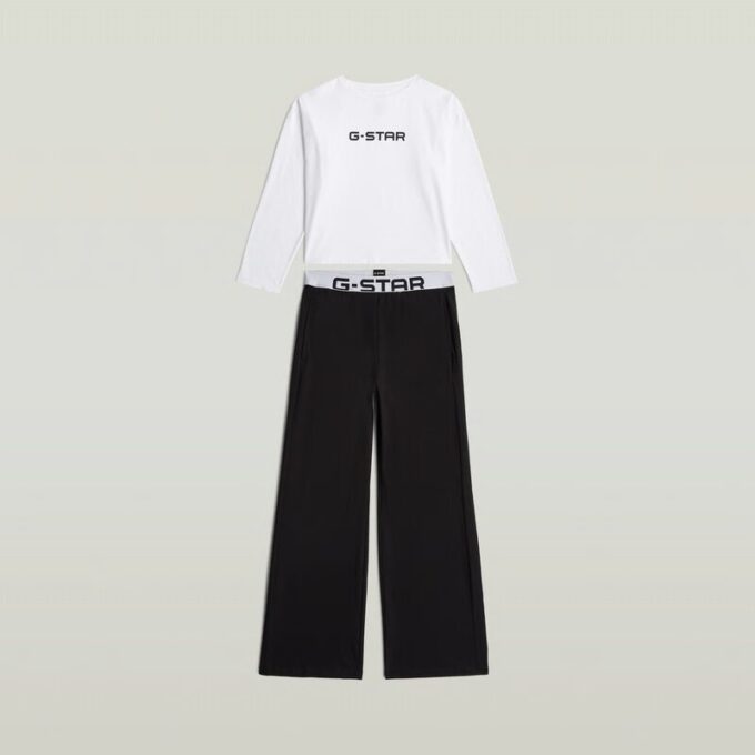 Pyjamasset med t-shirt och byxor Pyjamasset med t-shirt och byxor