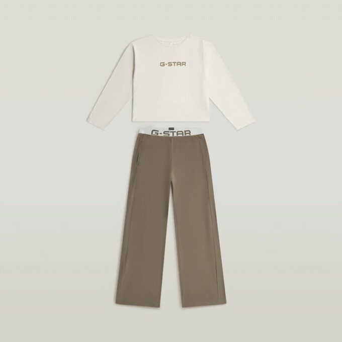 Pyjamasset med t-shirt och byxor Pyjamasset med t-shirt och byxor