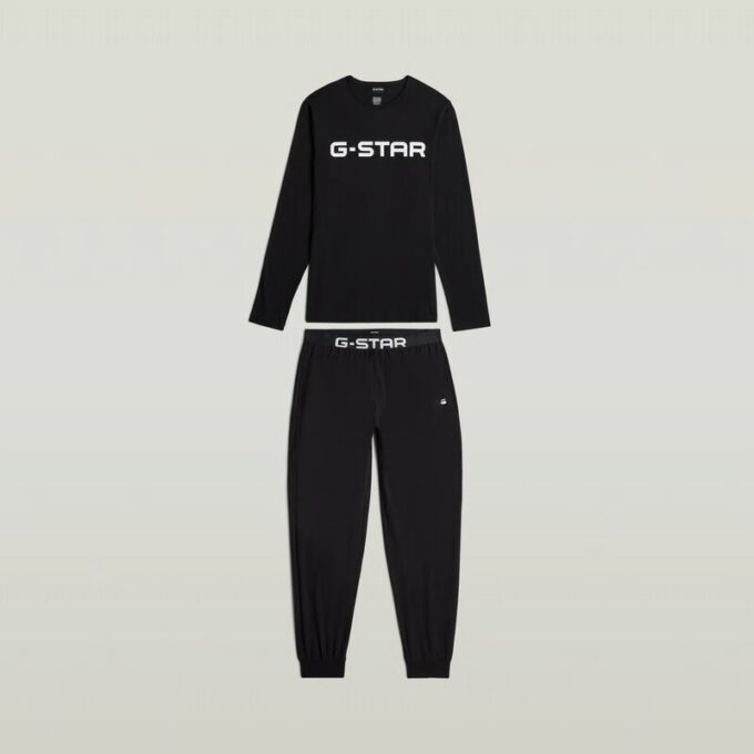 Pyjamasset med t-shirt och byxor Pyjamasset med t-shirt och byxor