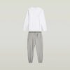 Pyjamasset med t-shirt och byxor Pyjamasset med t-shirt och byxor