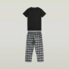 Pyjamasset med t-shirt och byxor Pyjamasset med t-shirt och byxor