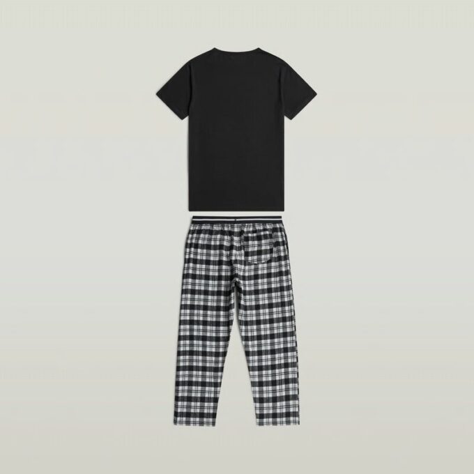 Pyjamasset med t-shirt och byxor Pyjamasset med t-shirt och byxor