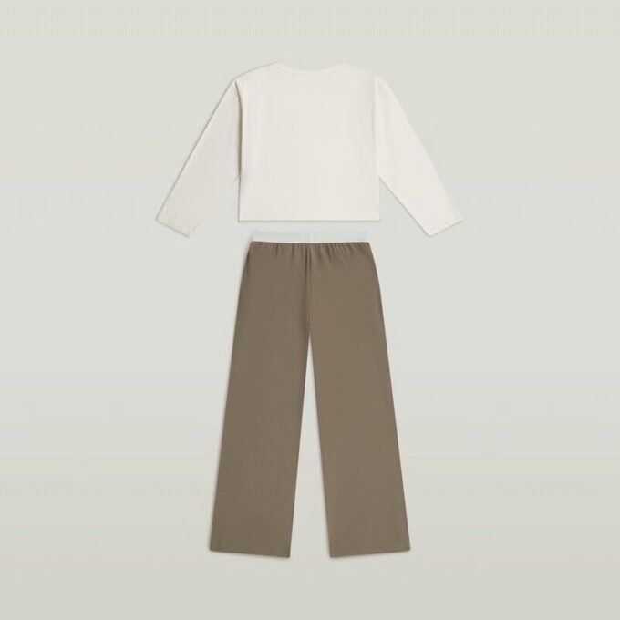 Pyjamasset med t-shirt och byxor Pyjamasset med t-shirt och byxor