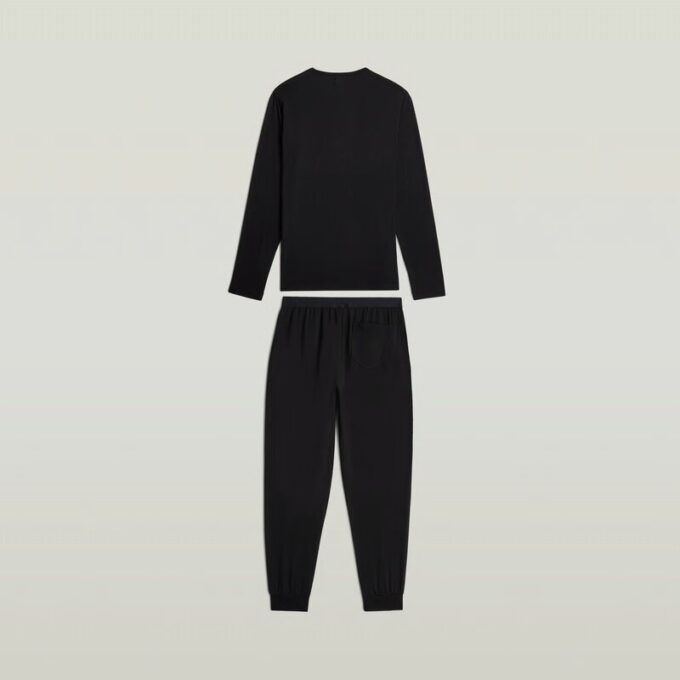 Pyjamasset med t-shirt och byxor Pyjamasset med t-shirt och byxor