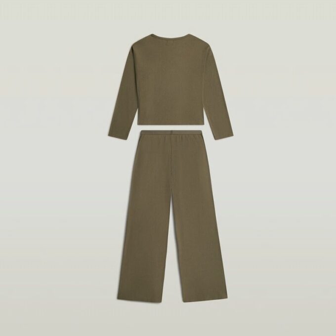 Pyjamasset med t-shirt och byxor Pyjamasset med t-shirt och byxor