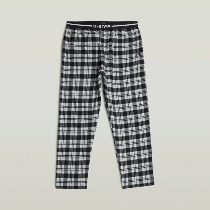 Pyjamasset med t-shirt och byxor Pyjamasset med t-shirt och byxor