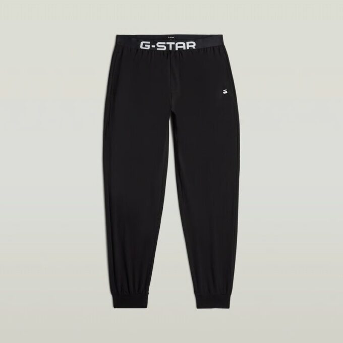 Pyjamasset med t-shirt och byxor Pyjamasset med t-shirt och byxor