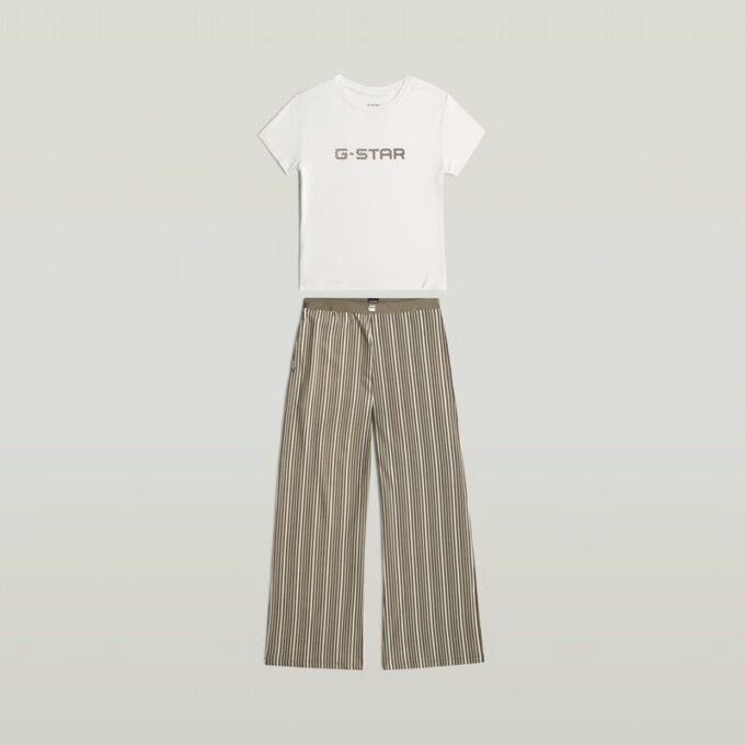 Pyjamasset med t-shirt och vida byxor Pyjamasset med t-shirt och vida byxor