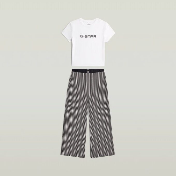 Pyjamasset med t-shirt och vida byxor Pyjamasset med t-shirt och vida byxor