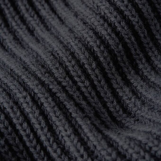Stickad pullover i vävd blandning Stickad pullover i vävd blandning