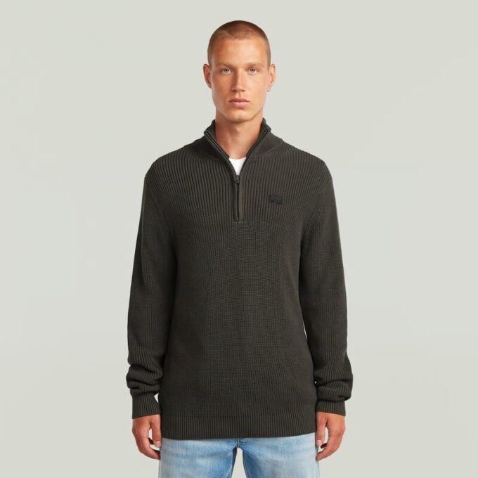 Stickad pullover med halv dragkedja Stickad pullover med halv dragkedja
