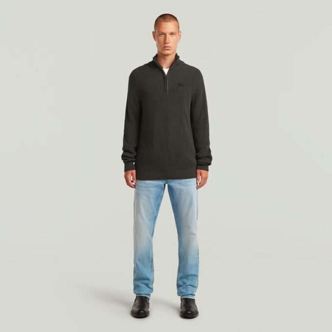 Stickad pullover med halv dragkedja Stickad pullover med halv dragkedja