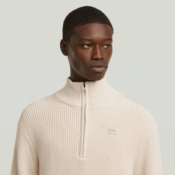 Stickad pullover med halv dragkedja Stickad pullover med halv dragkedja