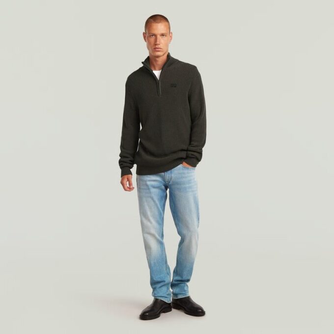Stickad pullover med halv dragkedja Stickad pullover med halv dragkedja