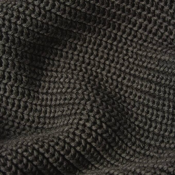 Stickad pullover med halv dragkedja Stickad pullover med halv dragkedja