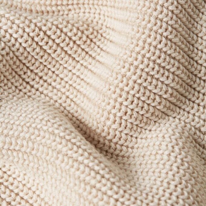 Stickad pullover med halv dragkedja Stickad pullover med halv dragkedja