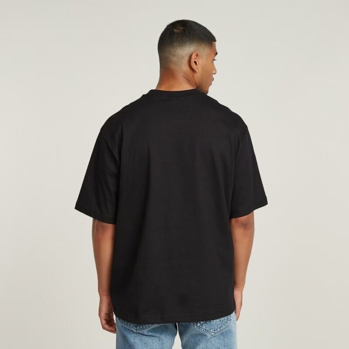 T-shirt med boxig passform och mittbröst T-shirt med boxig passform och mittbröst