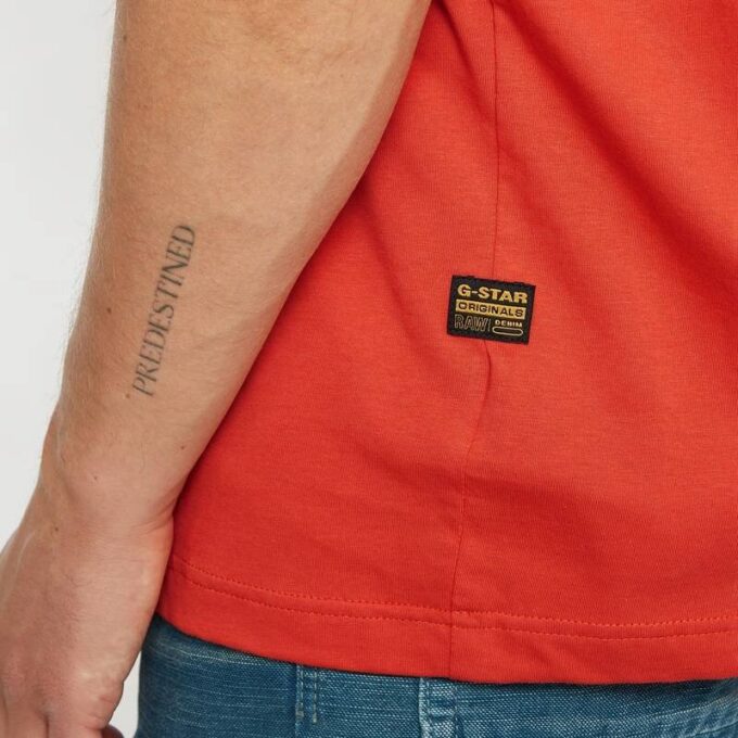 T-shirt med boxig passform och mittbröst