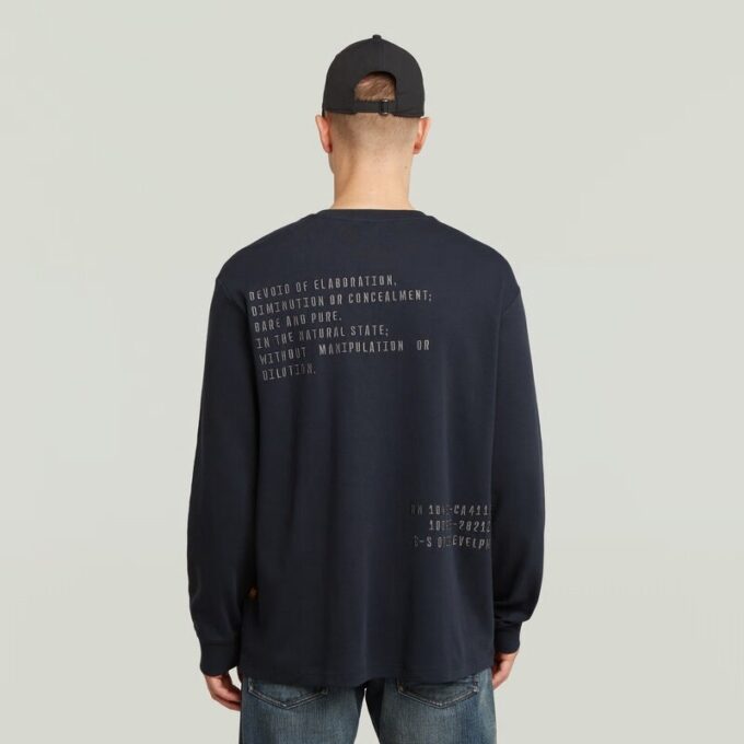 T-shirt med broderad text baktill